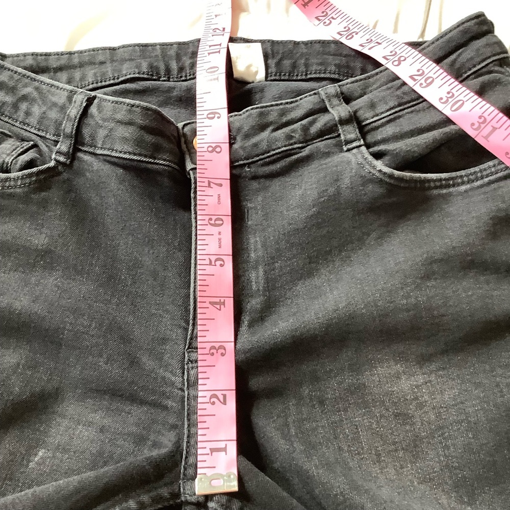 H&M Divided Skinny Denim Jeans Women's Size 12 Black Mid Rise Distressed Raw Hem - Picture 9 of 11
